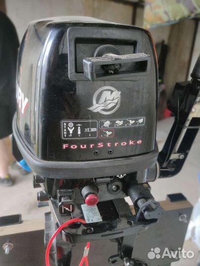 Лодочный мотор 5 л с 4 тактный 2010год