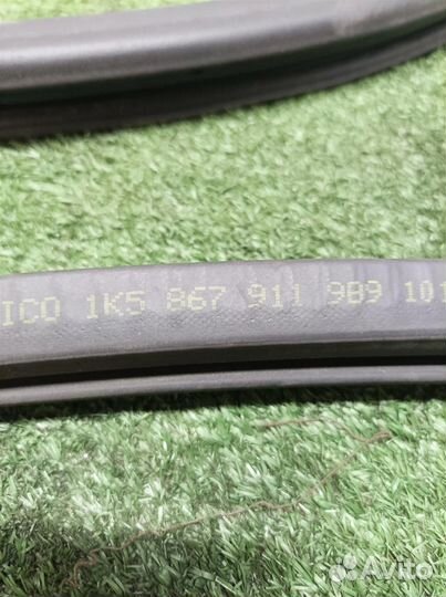 Уплотнитель двери передней VW Jetta 2005-2011