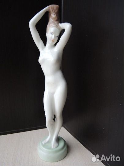 Aquincum фарфоровая статуэтка. Венгрия