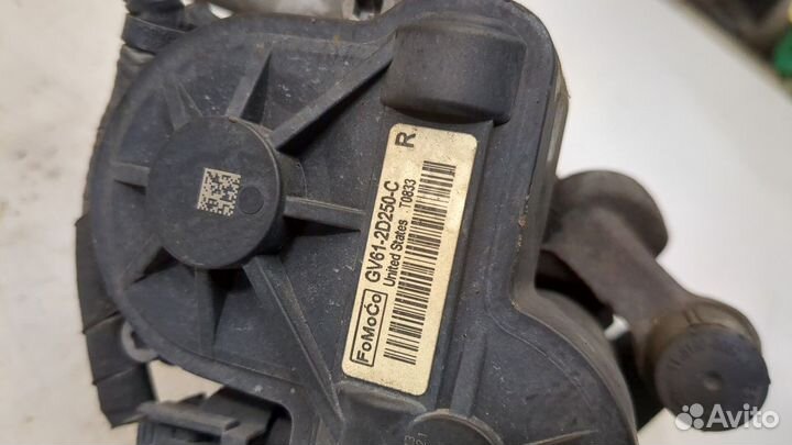 Суппорт правый задний Ford Escape