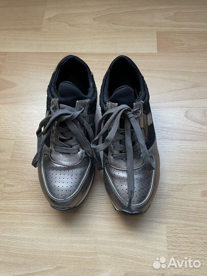 Кроссовки женские