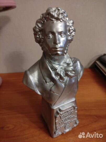 Бюст Пушкина