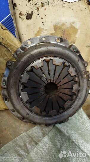 Продам сцепление valeo c0583536r vaz 21703 1601130