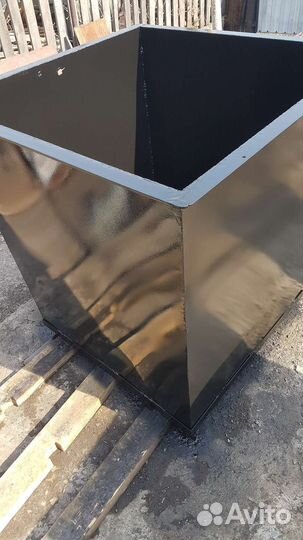 Мусорный контейнер бак