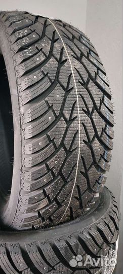 Royal Black Royal Stud 225/50 R17 98H