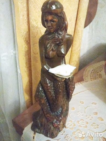 Статуэтка из дерева 