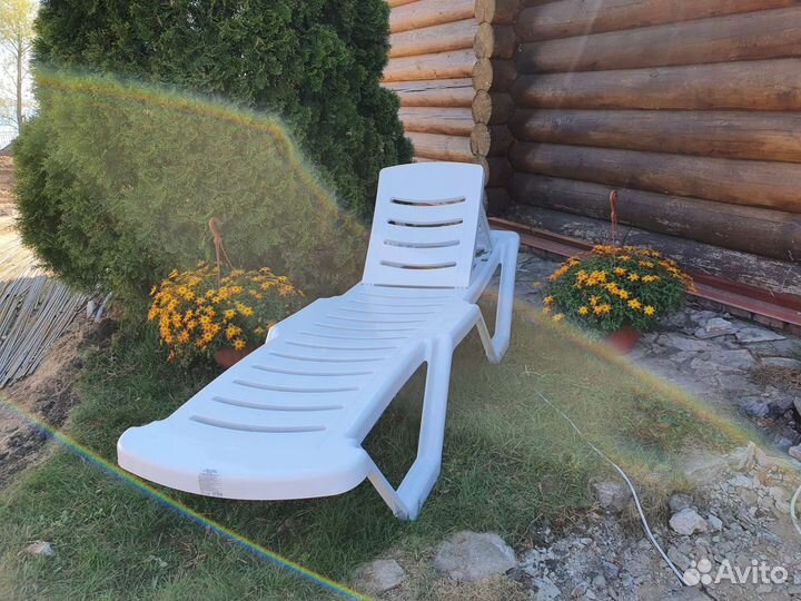 Шезлонг новый
