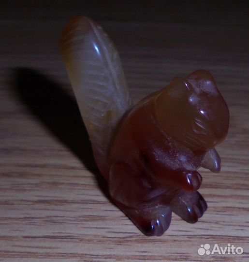 Миниатюра из агата - Белка. Резьба по камню