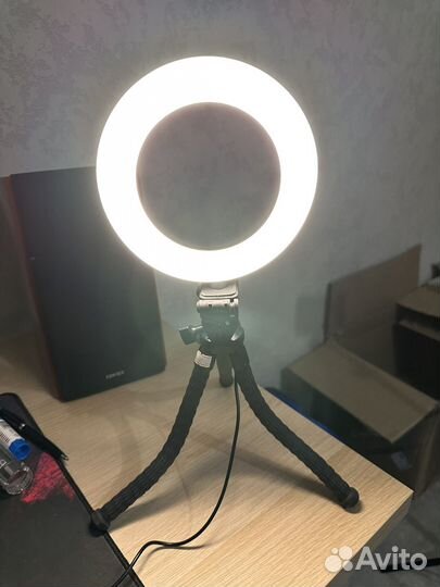 Продаю Led кольцевую лампу с подставкой