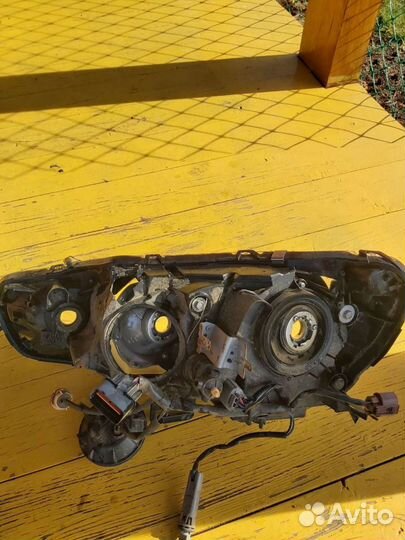 Фара б/у правая на митсубиши аутлендер 2011