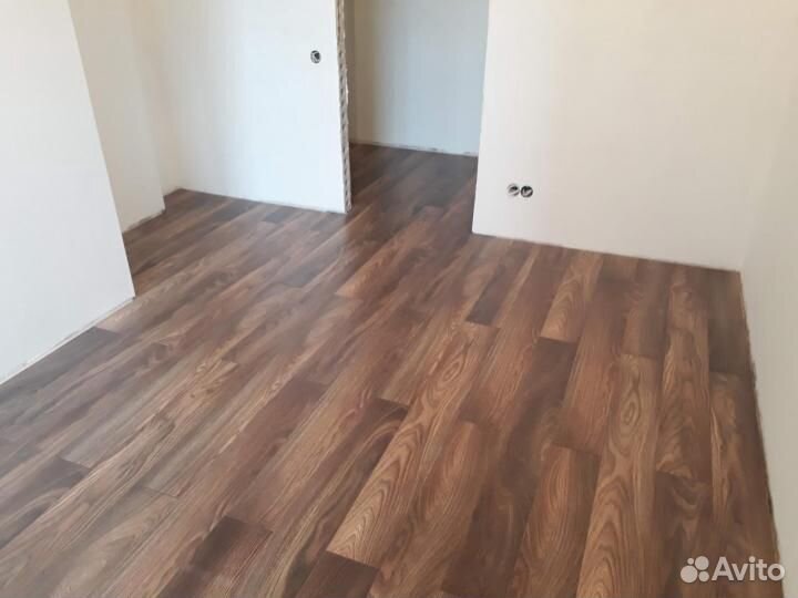 Укладка напольного покрытия