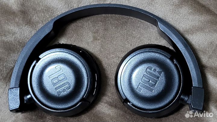 Беспроводные наушники JBL