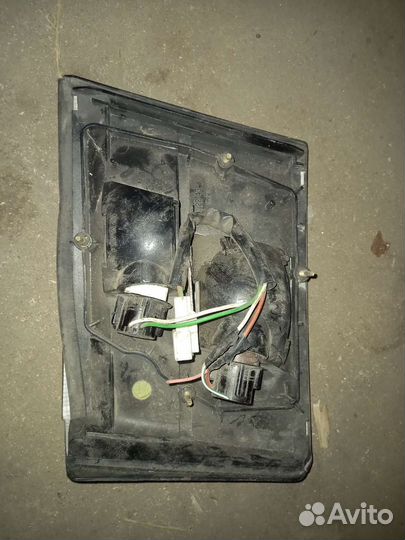 Фонарь багажника тойота карина е