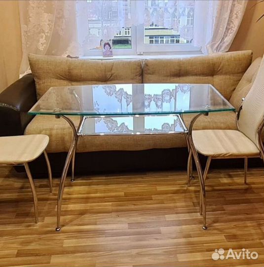 Кухонный стол стеклянный