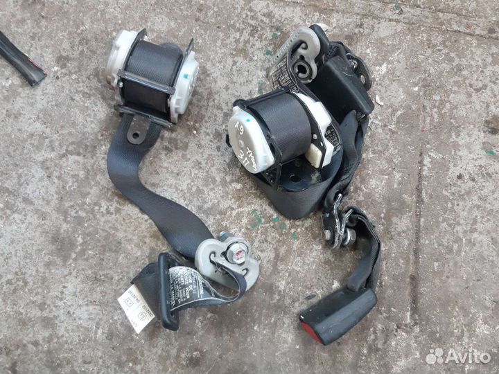 Ремень безопасности задний mitsubishi lancer 9