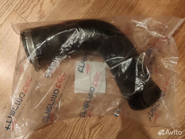 Патрубок интеркулера volvo 31370209