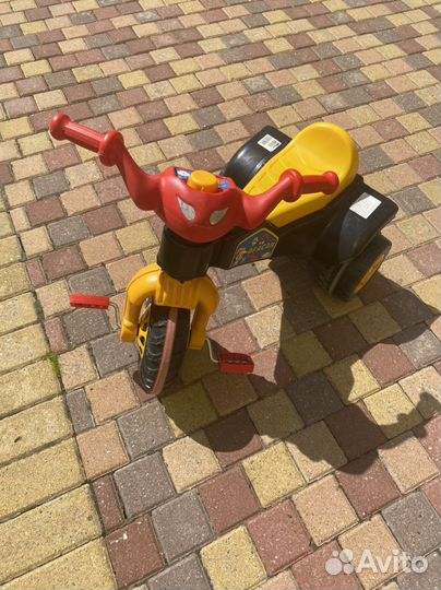 Трехколесный велосипед