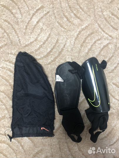 Футбольные щитки