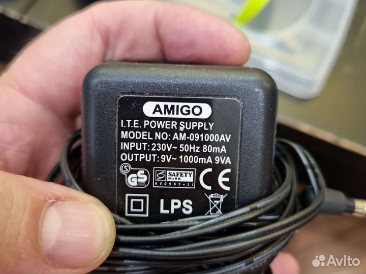 Блок питания адаптер 9в переменки 1а