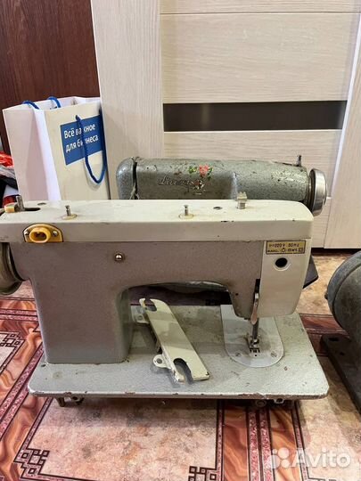 Швейная машина чайка 142м