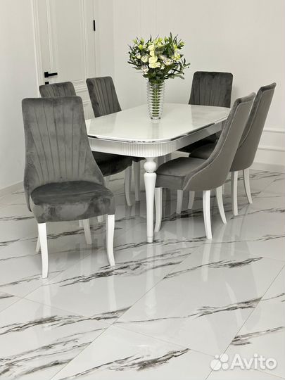 Стол и стулья новые