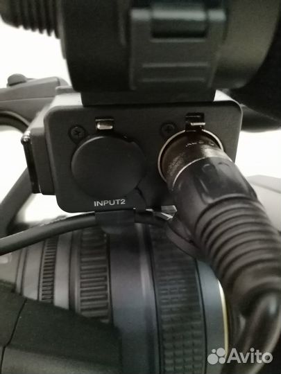 Профессиональная видеокамера Sony HDR-AX2000