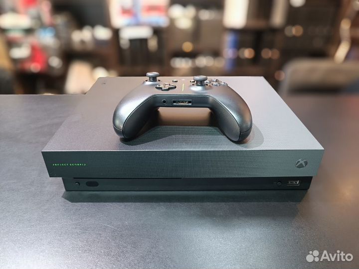 Игровая приставка Xbox One X 1TB Б/У