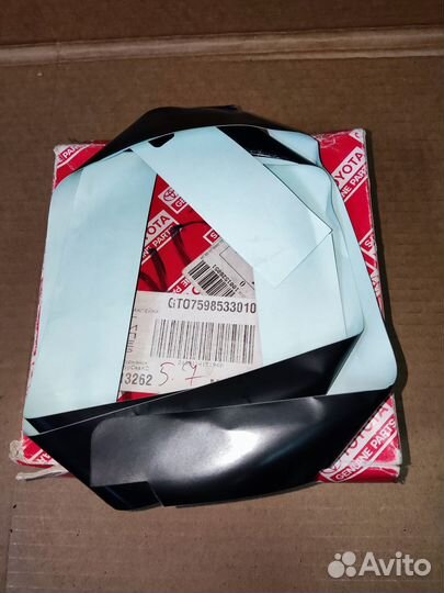 Наклейка передней двери правой Toyota Camry 40