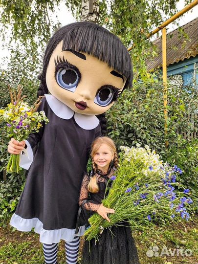 Уэнсдэй (ростовая кукла) на праздник