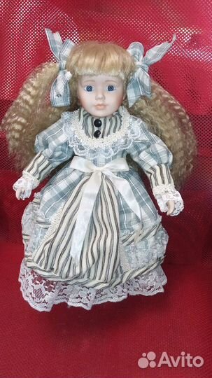 Кукла фарфоровая стильная блондиночка Германия