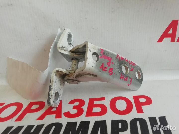 Петля двери задней левой нижняя для Mitsubishi Lan