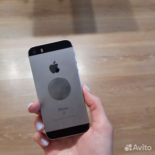 Телефон iPhone se
