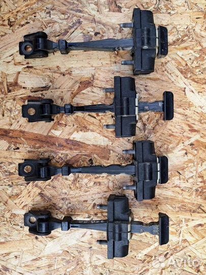 Ограничитель передней задней двери Renault Kaptur