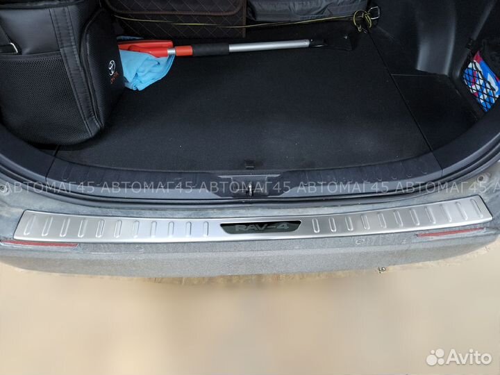 Накладка на бампер Toyota RAV4 XA50 с 2019г нержав