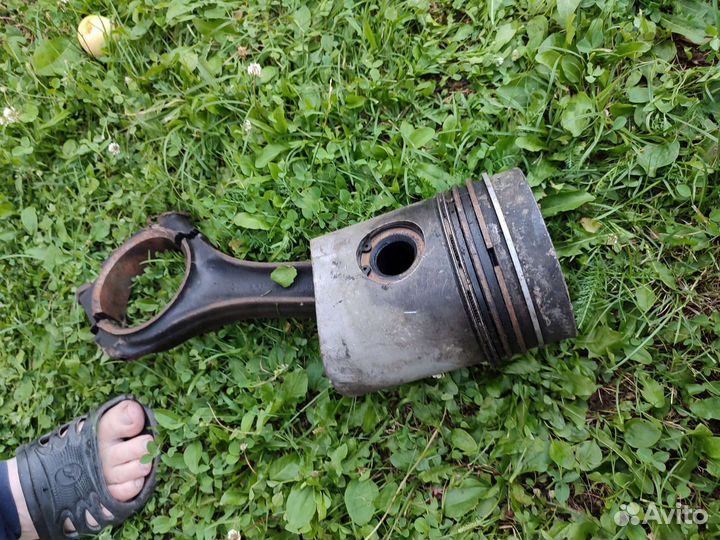 Поршневая маз Поршень с шатуном маз