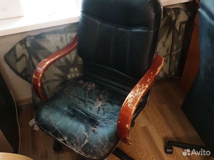 Кожаное кресло руководителя бу