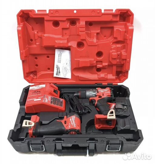 Дрель-шуруповёрт, винтоверт Milwaukee M18 3697-22