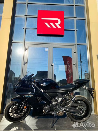 Yamaha R-7