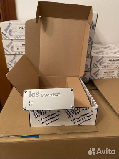 Les видео усилители сигнала распределители