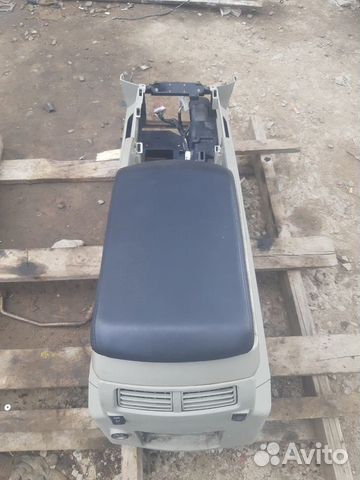 Консоль центральная (подлокотник) Infiniti QX56