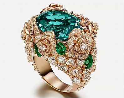 Золотое кольцо Piaget с бриллиантами и изумрудами