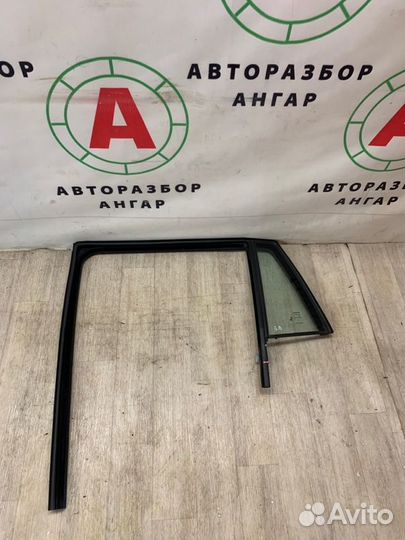Стекло заднее левое Dodge Caliber 2007