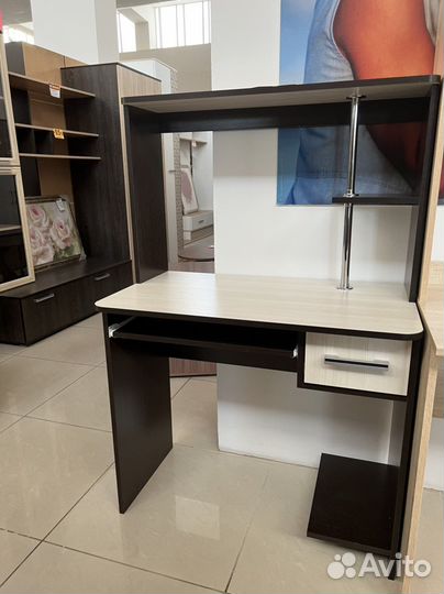 Стол компьютерный