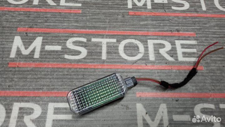 Плафон освещения Audi Q5 8R cdnc 2009