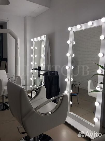 Гримерное зеркало с лампочками