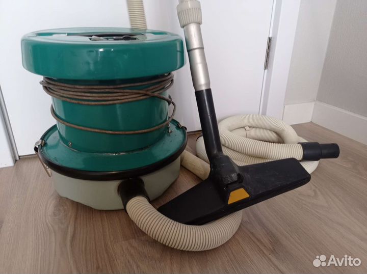 Пылесос Урал и запасной шланг СССР