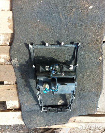 Консоль центральная, пепельница Мазда 6 gh рест