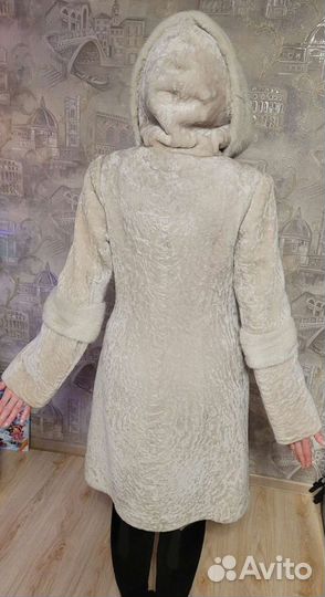 Шуба натуральная мутоновая с капюшоном