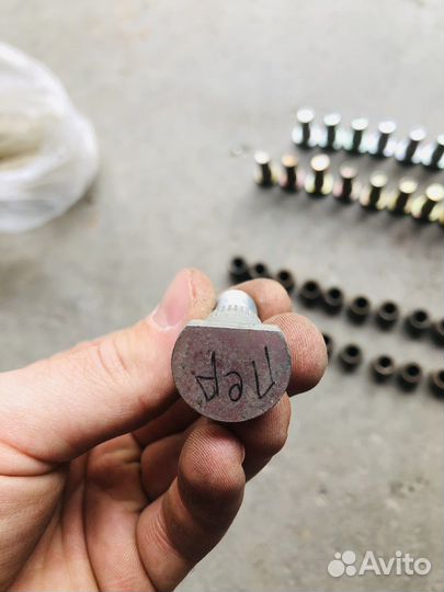 Шпильки с гайками на Ваз Нива. Новые