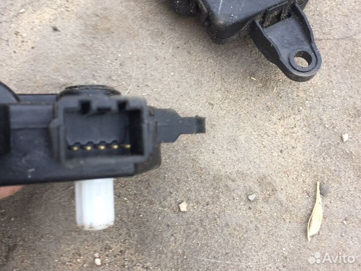 Моторчик заслонки печки Kia Ceed 2 JD